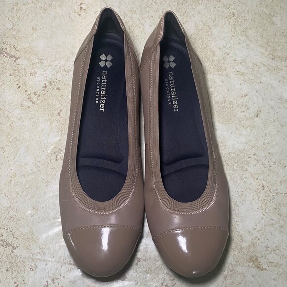 Naturalizer Womens Taupe Patent Leather Slip-On Flats With Round Toe & Low Heel - Picture 1 of 6
